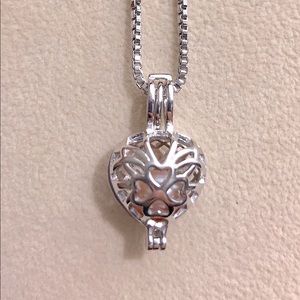 Vantel Pearls Necklace